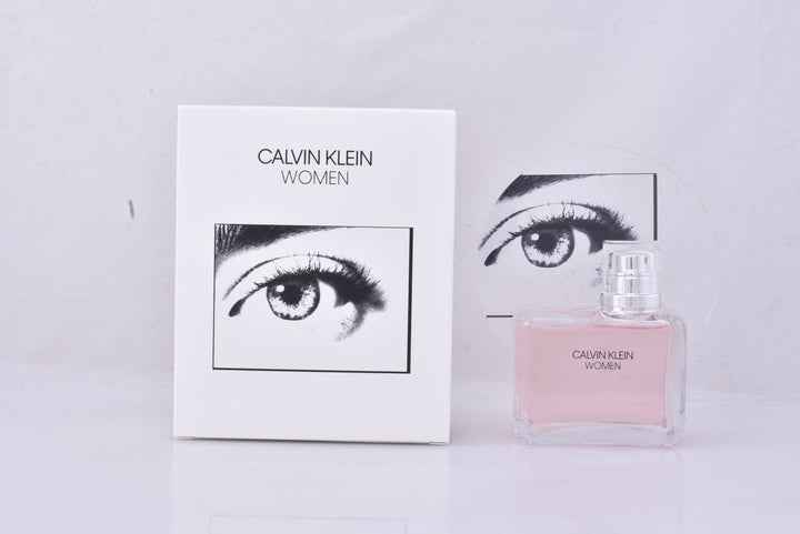 30 ml floral-woody eau de parfum bottle, spray nozzle, clear glass
