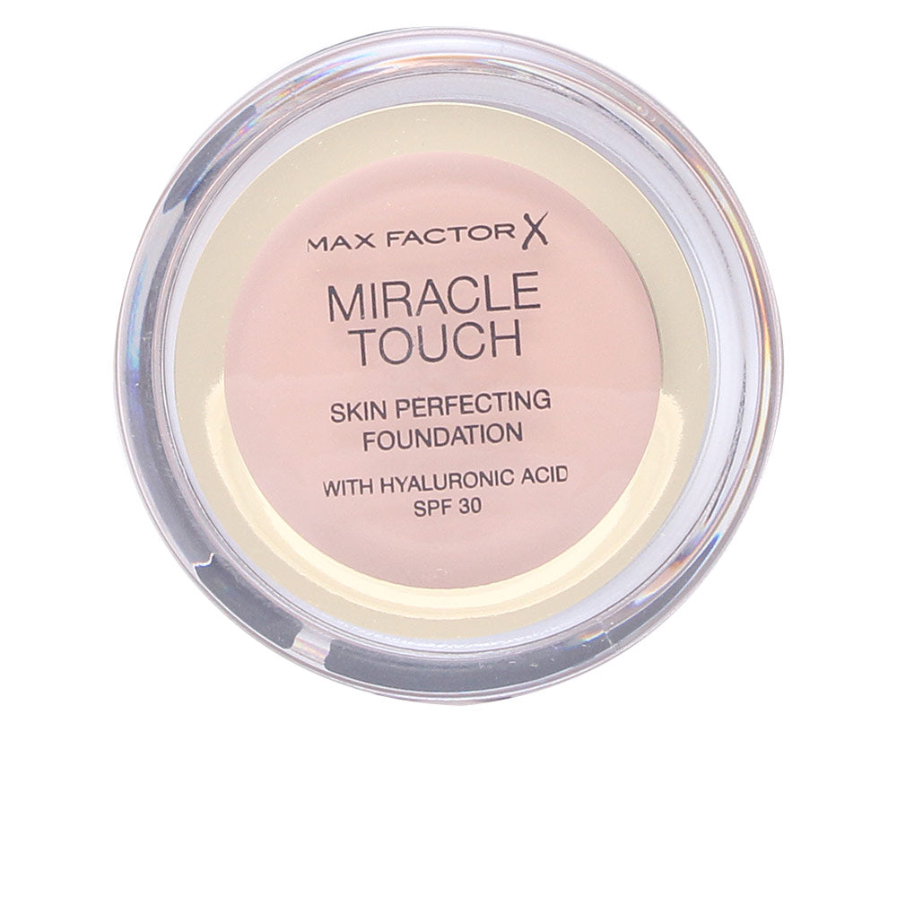Compact 12 g solid-to-liquid foundation in shade 070 Natural