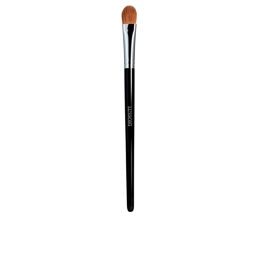 Large makeup brush with natural bristles, varnished wood handle and copper ferrule