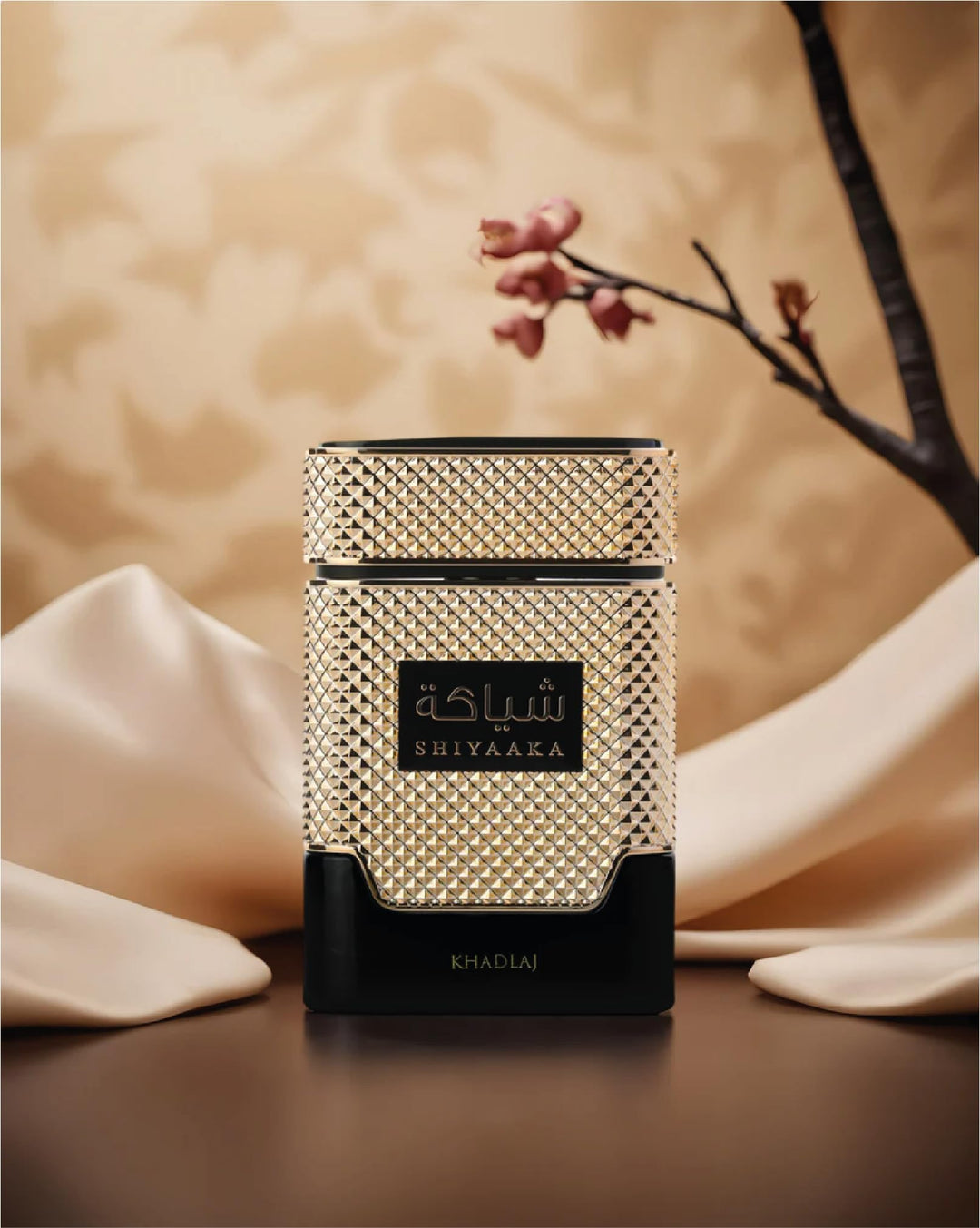 100 ml extrait bottle; bergamot, gardenia, amber scent profile for Women