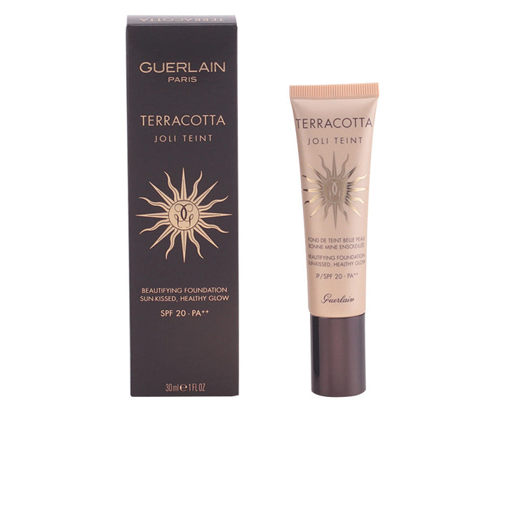 Glass bottle of terracotta-hued treatment foundation, 30 ml, medium shade