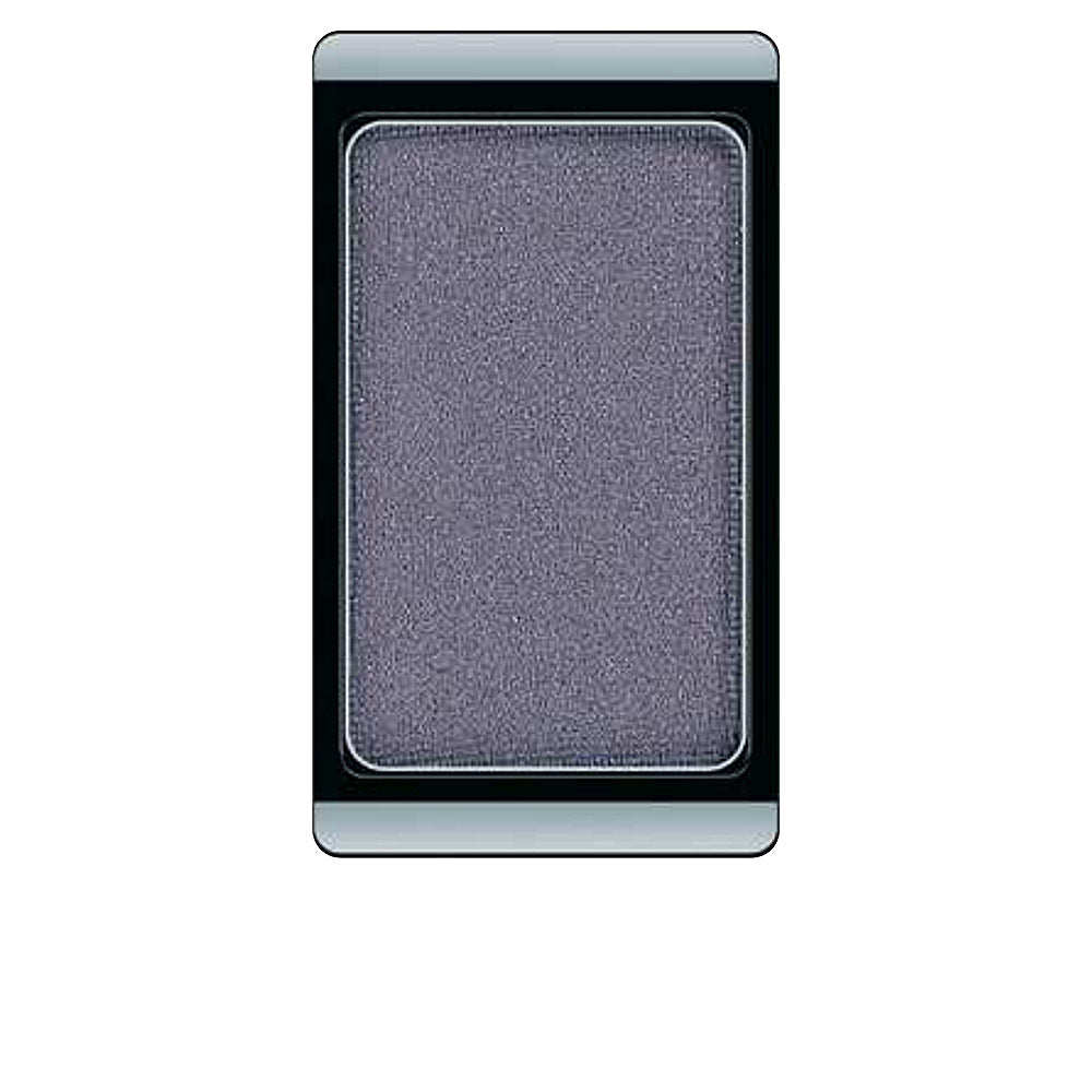 Single pearly purple pressed eyeshadow pan, refillable, 0.8 g
