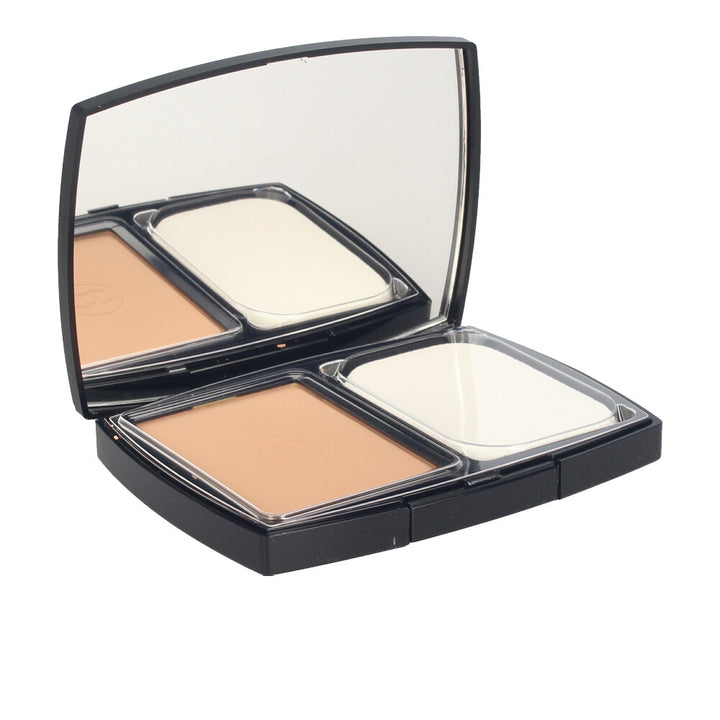 Matte compact foundation in shade B60 with sponge applicator, refillable case