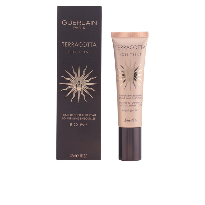 Glass bottle of terracotta-hued treatment foundation, 30 ml, medium shade